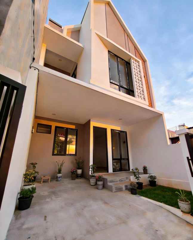 dijual rumah pondok bambu jakarta timur