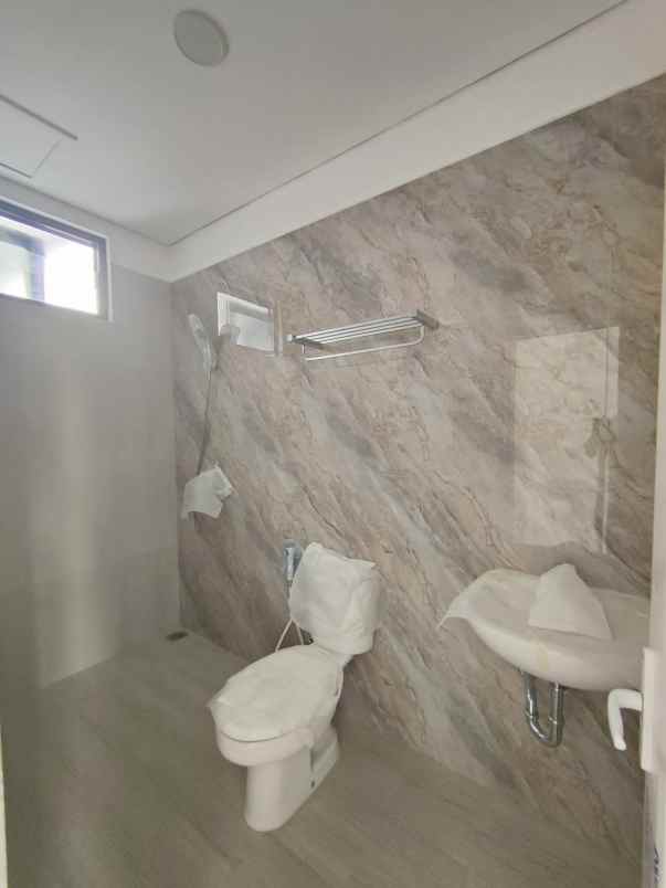 dijual rumah pondok bambu jakarta timur