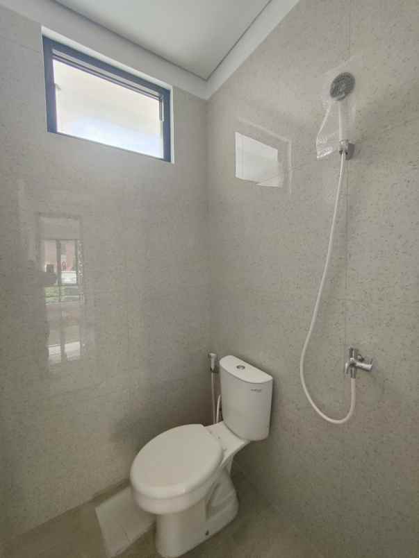 dijual rumah pondok bambu jakarta timur