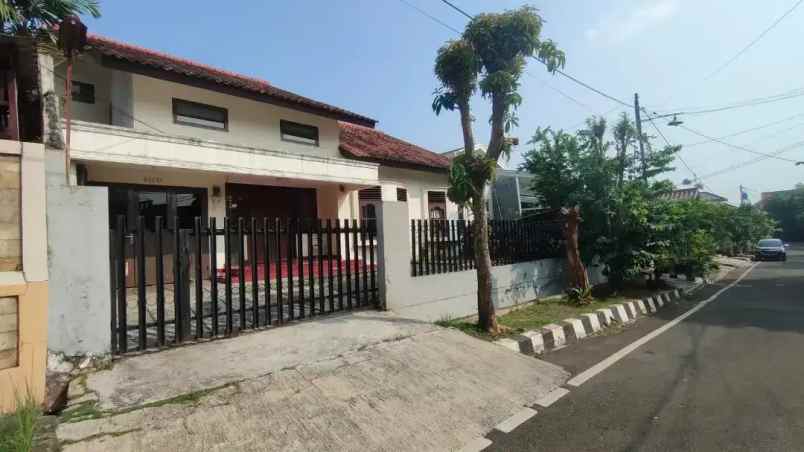 dijual rumah pondok kelapa