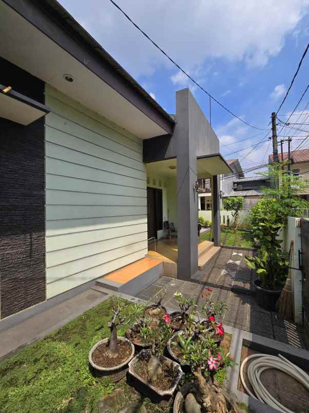 dijual rumah pondok kelapa