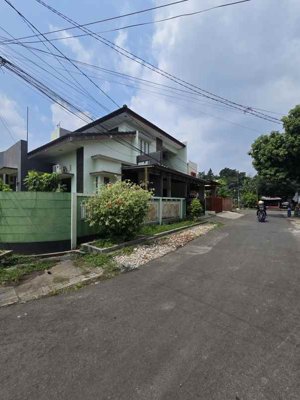 dijual rumah pondok kelapa