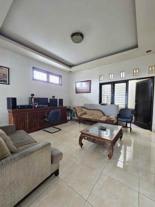 dijual rumah pondok kelapa