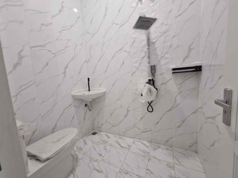 dijual rumah pondok kelapa