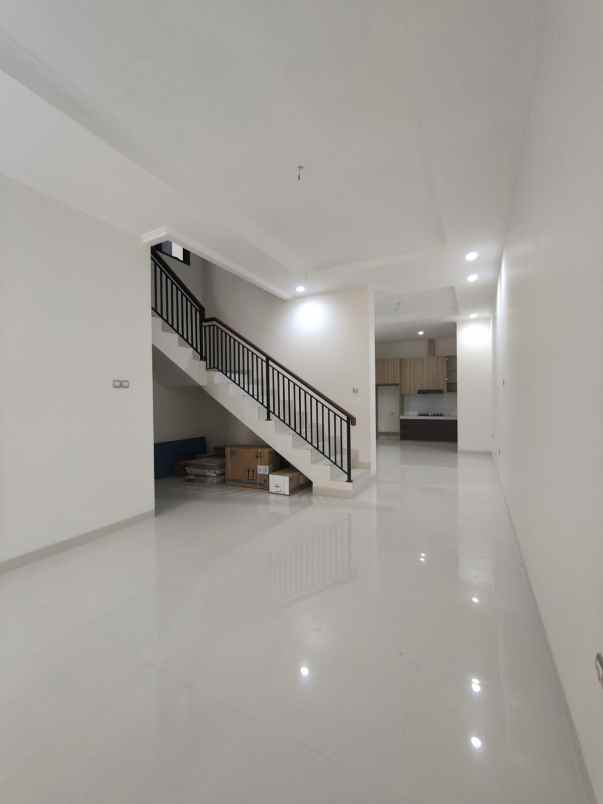 dijual rumah pondok kelapa