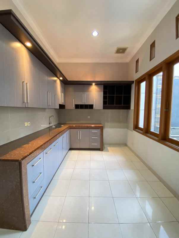 dijual rumah pondok kelapa