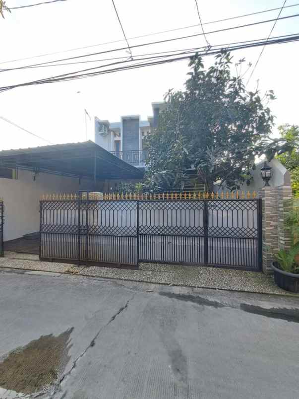 dijual rumah pondok timur indah