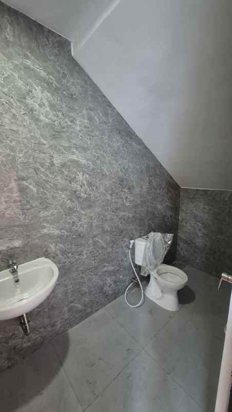 dijual rumah prapen