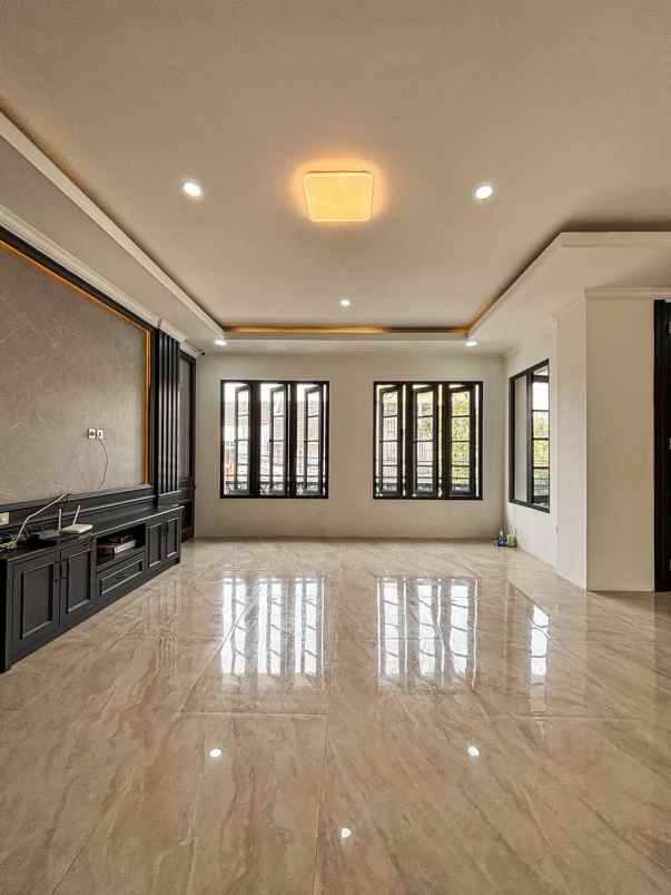 dijual rumah radio dalam