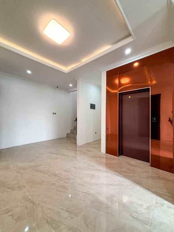 dijual rumah radio dalam