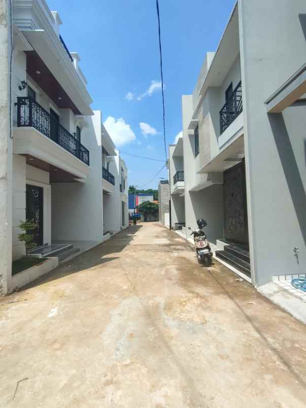 dijual rumah rangkapan jaya baru depok