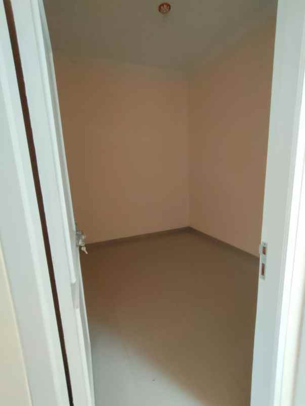 dijual rumah rangkapan jaya depok