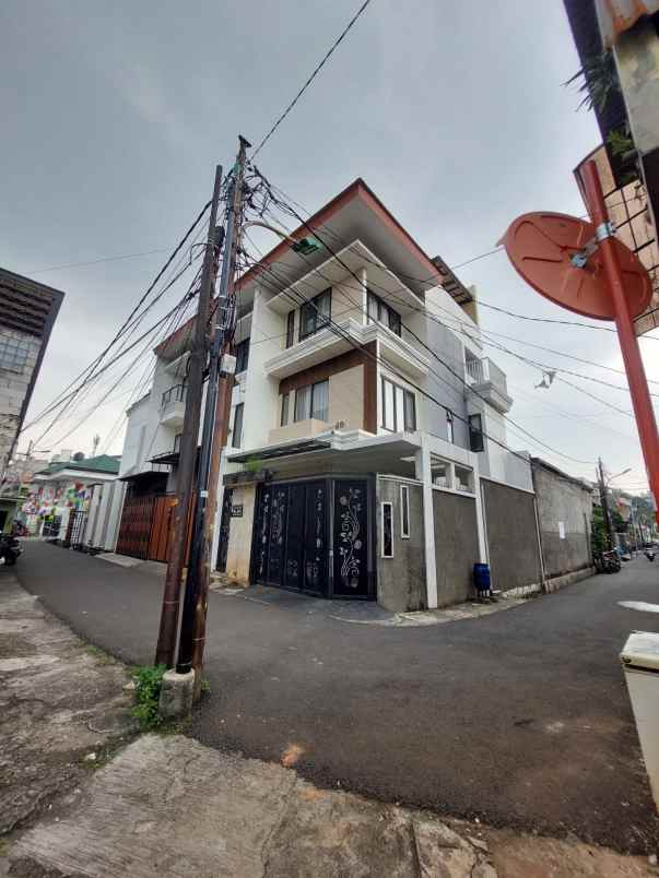 dijual rumah rasamala