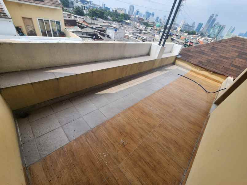 dijual rumah rasamala