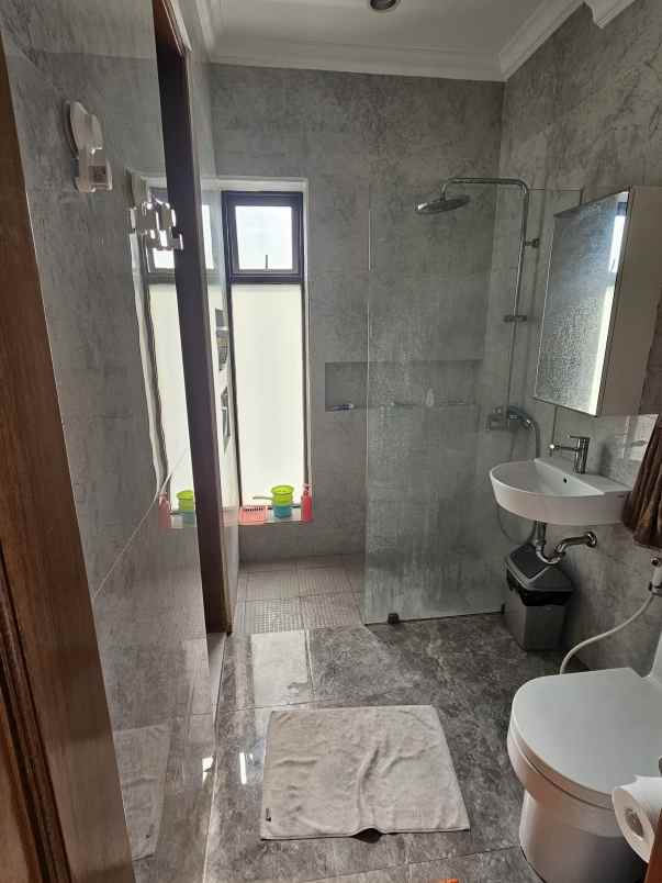 dijual rumah rasamala