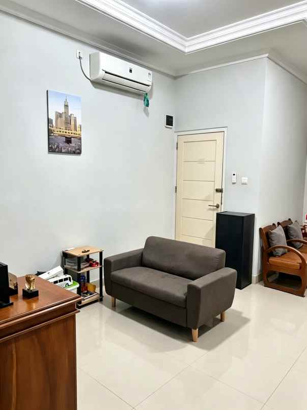 dijual rumah rawalumbu