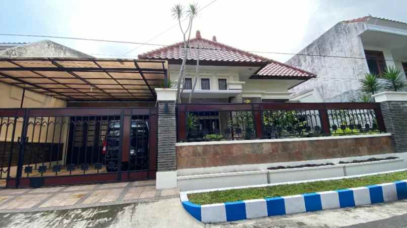dijual rumah raya dharmahusada