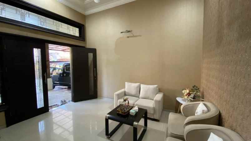 dijual rumah raya dharmahusada