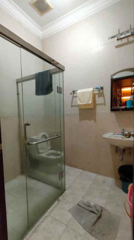 dijual rumah raya dharmahusada