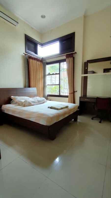 dijual rumah raya dharmahusada