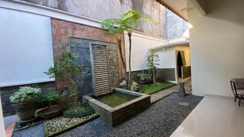 dijual rumah raya dharmahusada