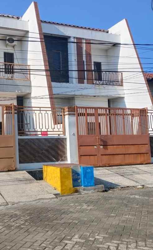 dijual rumah raya kutisari