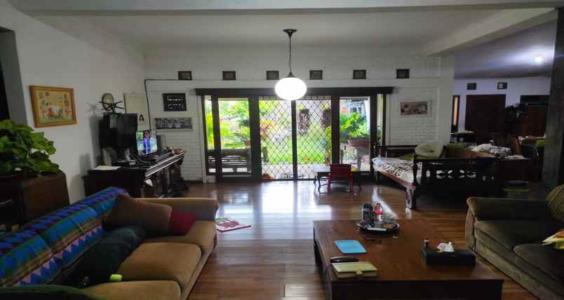dijual rumah riung hegar