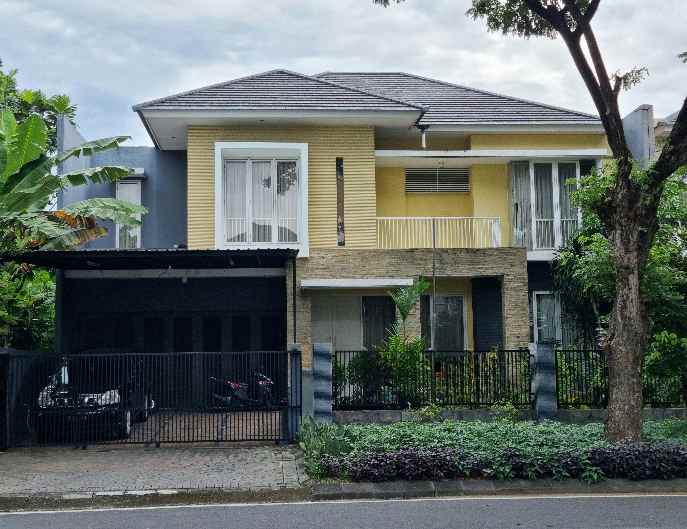 dijual rumah royal residence