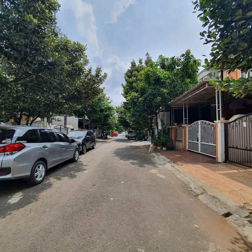 dijual rumah royal residence