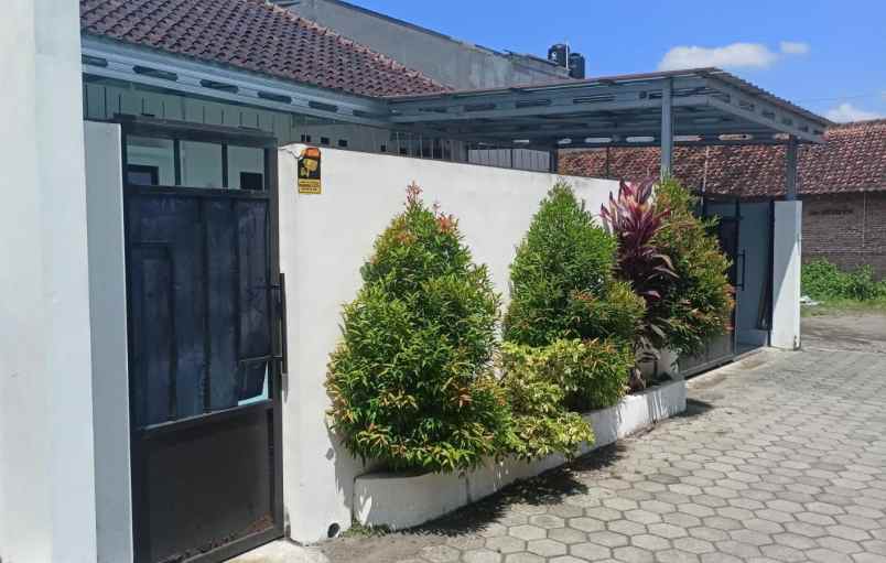 dijual rumah sambego