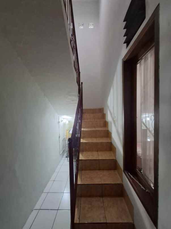 dijual rumah sanggar hurip