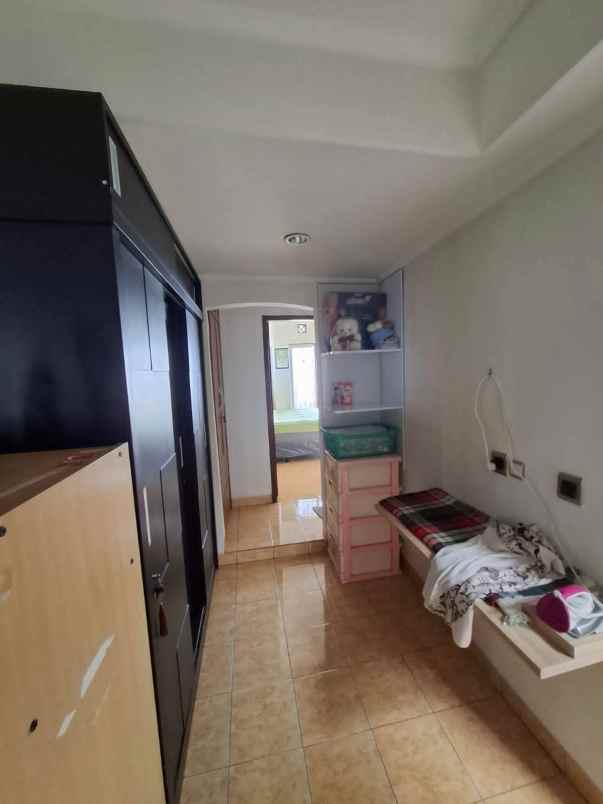 dijual rumah sanggar hurip