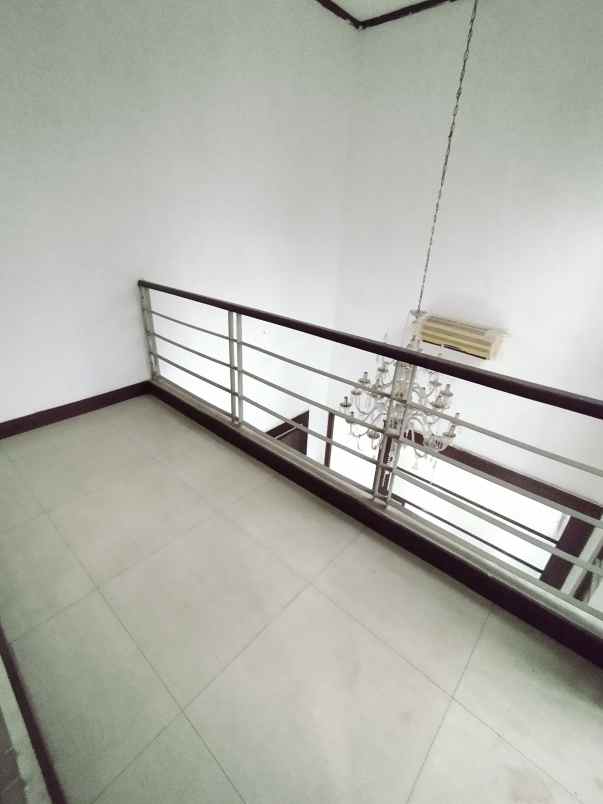 dijual rumah senayan bintaro