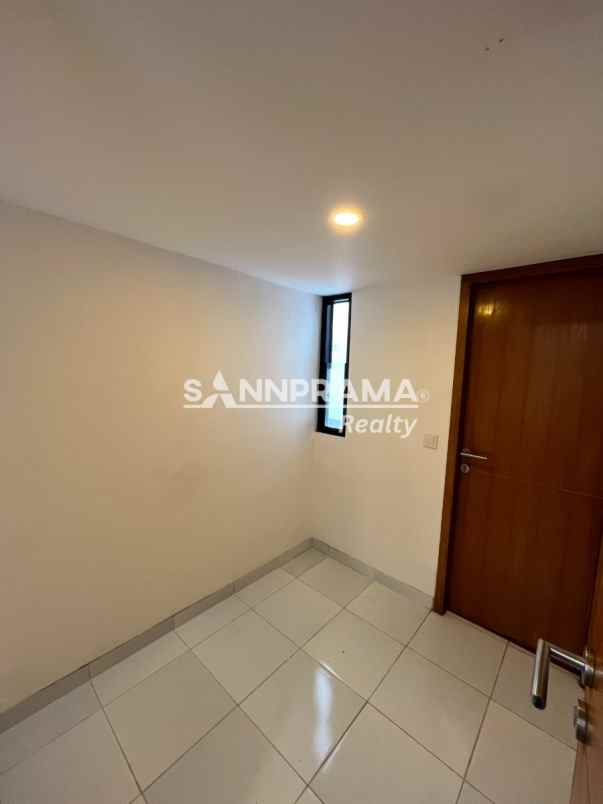 dijual rumah serua