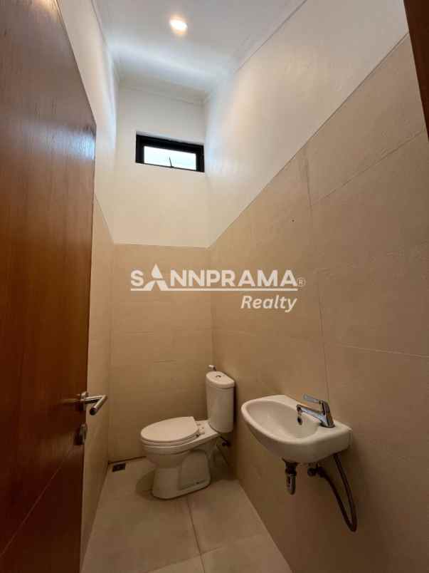 dijual rumah serua