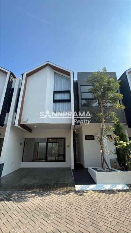 dijual rumah serua