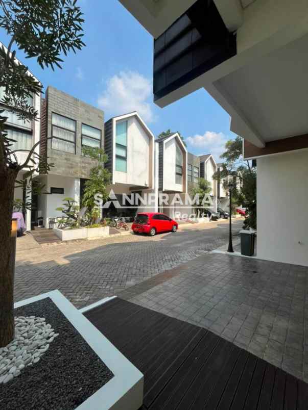 dijual rumah serua