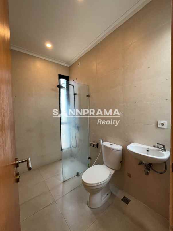 dijual rumah serua