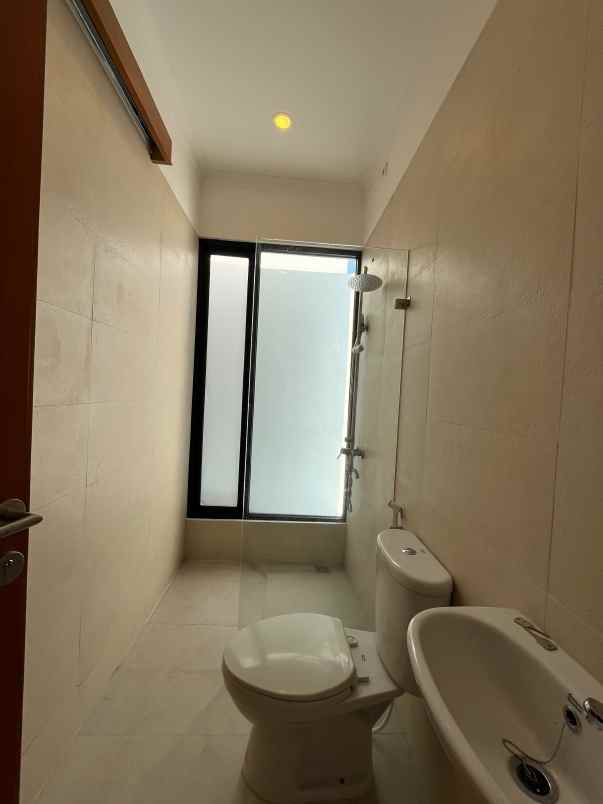 dijual rumah serua ciputat