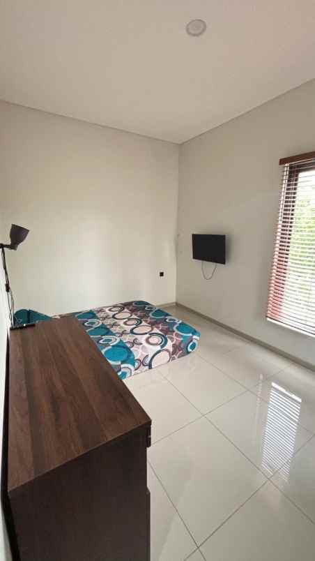 dijual rumah setraduta