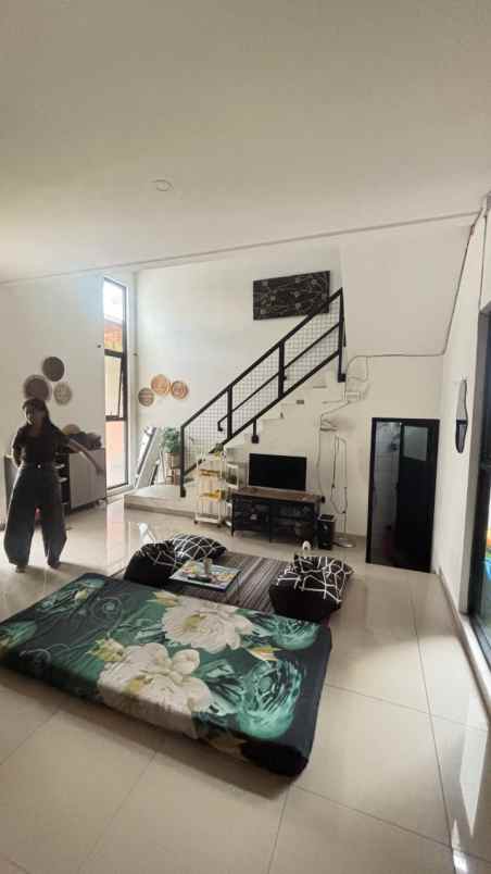 dijual rumah setraduta