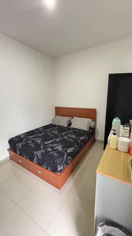 dijual rumah setraduta