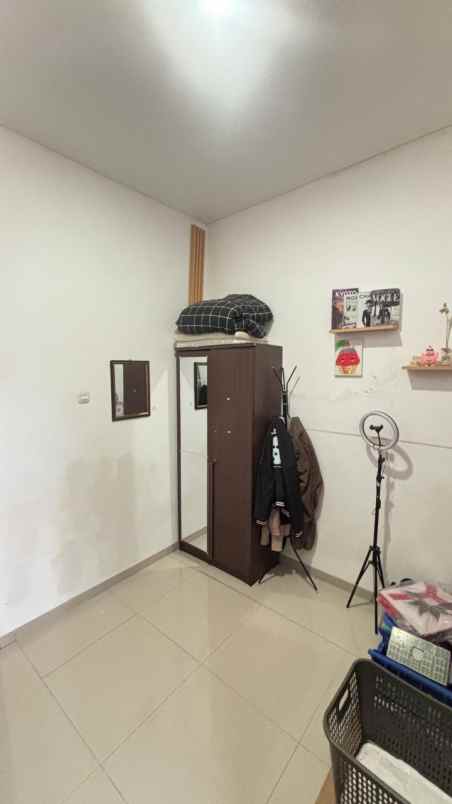 dijual rumah setraduta