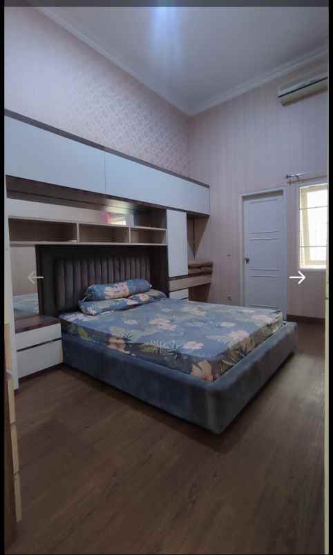 dijual rumah setraduta