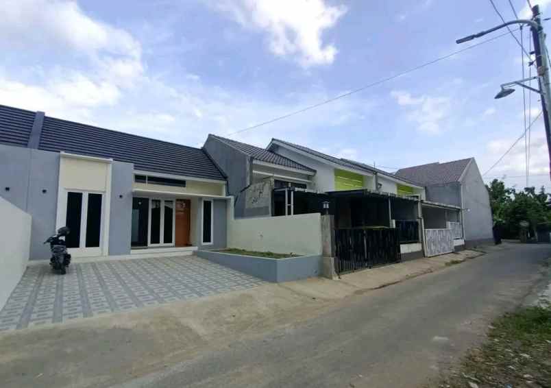 dijual rumah seyegan