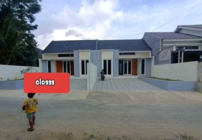 dijual rumah seyegan