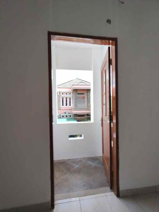 dijual rumah siap huni di puri beta dekat halte busway