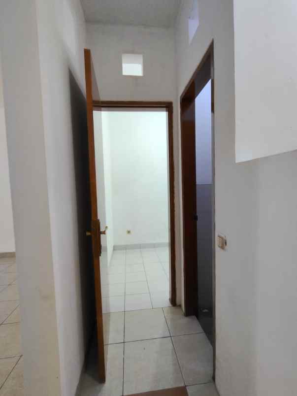 dijual rumah siap huni di puri beta dekat halte busway