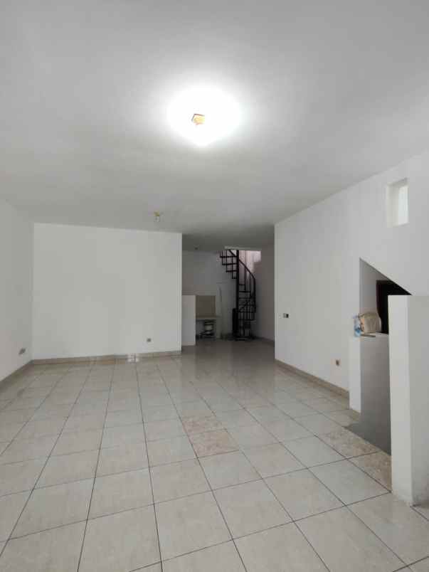 dijual rumah siap huni di puri beta dekat halte busway