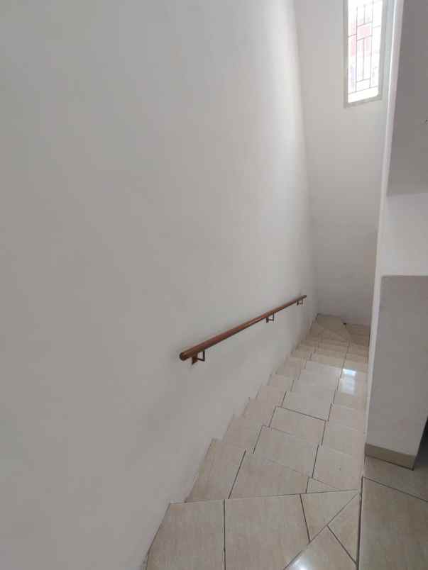 dijual rumah siap huni di puri beta dekat halte busway